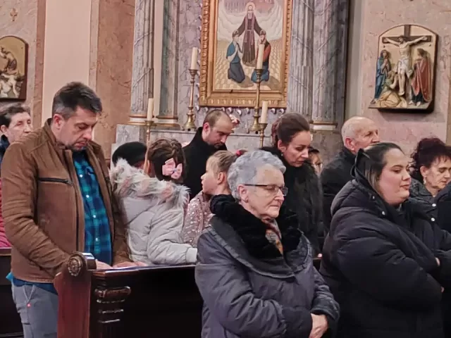NEDJELJA CARITASA I BRAČNIH JUBILEJA U RUMI - fotografija 2