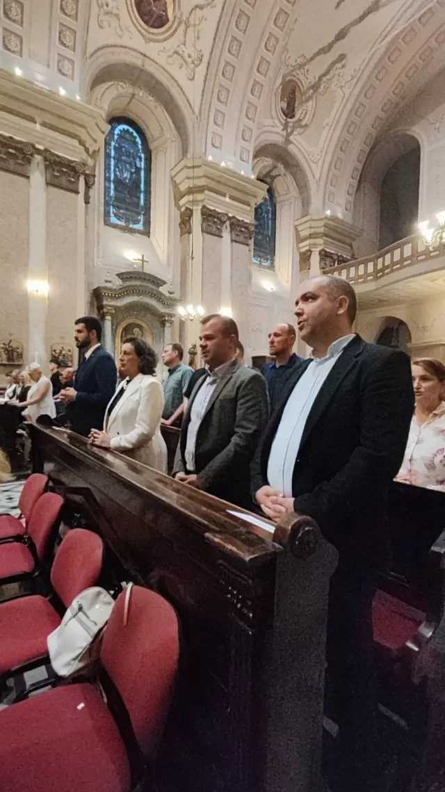 Misno slavlje za crkveni god 2026 u crkvi Uzvišenja svetog Križa u Rumi - biskupi i svećenici za oltarom - fotografija 1