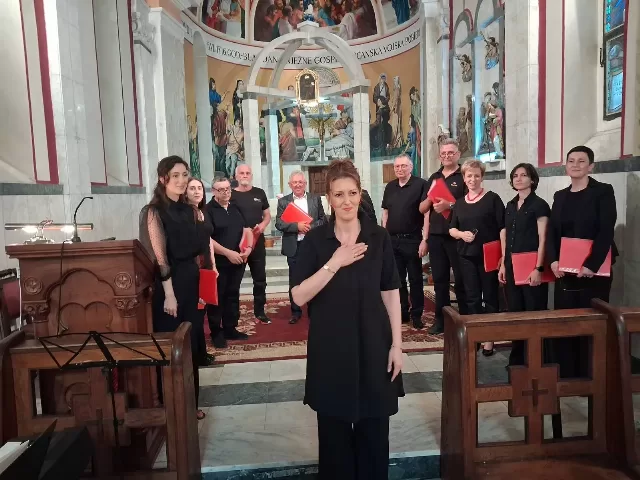 Marijanski koncert župnih zborova Srijemske biskupije u Svetištu Gospe Tekijske u Petrovaradinu - fotografija 9