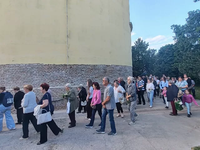 Svetkovina Tijelova - misno slavlje i procesija u župi Uzvišenja svetog Križa u Rumi - fotografija 2