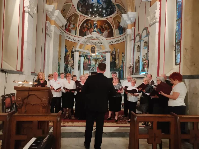 Marijanski koncert župnih zborova Srijemske biskupije u Svetištu Gospe Tekijske u Petrovaradinu - fotografija 7