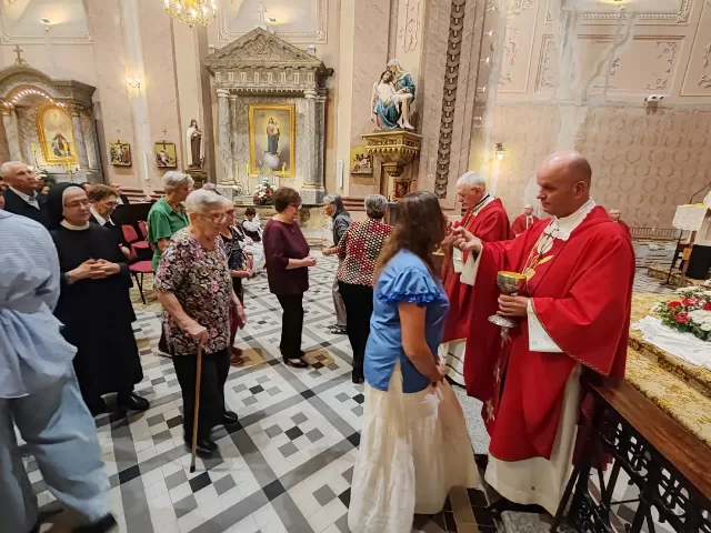 Misno slavlje za crkveni god 2026 u crkvi Uzvišenja svetog Križa u Rumi - biskupi i svećenici za oltarom - fotografija 22