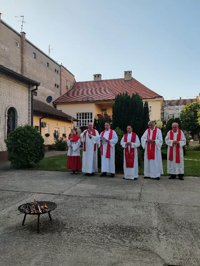 DUHOVSKO BDIJENJE U RUMI - fotografija 1