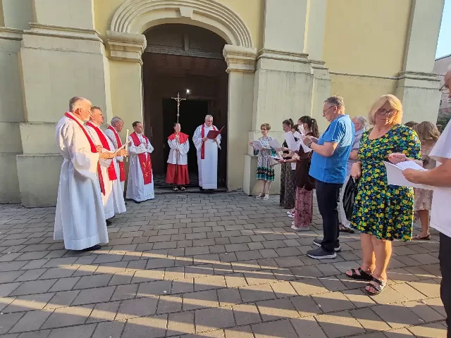 DUHOVSKO BDIJENJE U RUMI - fotografija 2