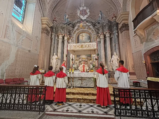 Svetkovina Tijelova - misno slavlje i procesija u župi Uzvišenja svetog Križa u Rumi - fotografija 37