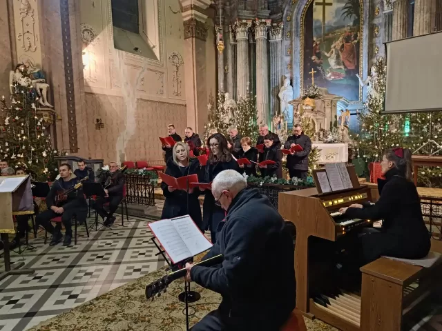 KONCERT ŽUPNOG ZBORA U RUMI - fotografija 1