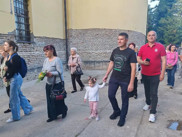 Svetkovina Tijelova - misno slavlje i procesija u župi Uzvišenja svetog Križa u Rumi - fotografija 5