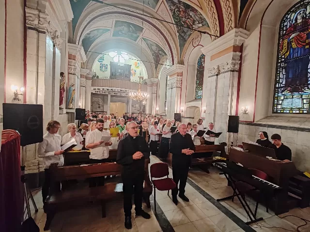 Marijanski koncert župnih zborova Srijemske biskupije u Svetištu Gospe Tekijske u Petrovaradinu - fotografija 11